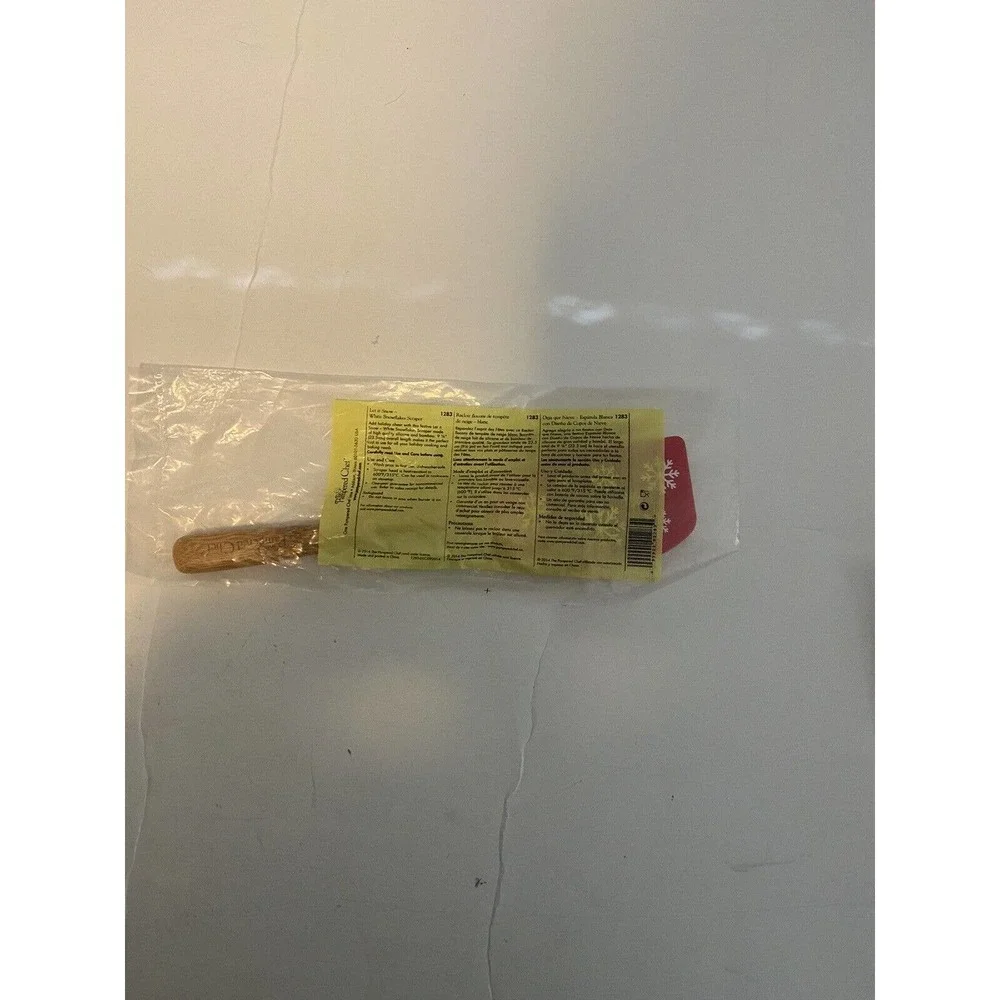 Rare Brand New Pampered Chef Let it Snow - RED Snowflake Scraper Spatula #1283